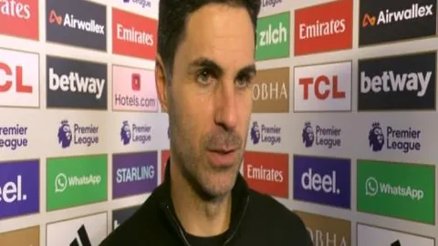 羽毛球年终赛：直播呈现赛事成绩，邓俊文谢影雪首战获胜